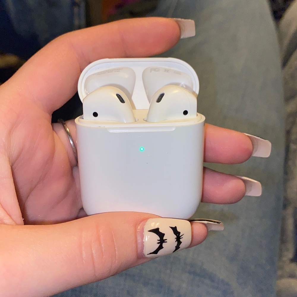 AirPods w/Charging Case